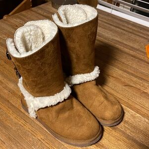 BROWN SUEDE Shearling lined boots 9